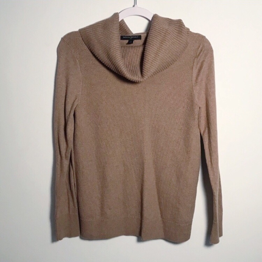 💫3/$12 Banana Republic | tan cowl neck sweater M